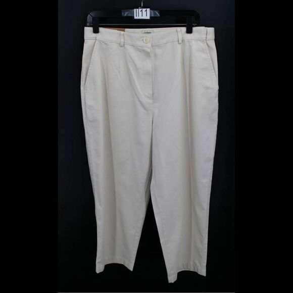 LL BEAN ORIGINAL FIT SIZE 14 WOMEN'S KHAKI PANTS CAPRI NWT - Picture 1 of 6